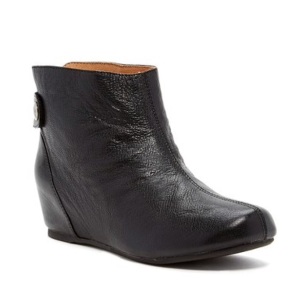 NIB Rich Leather Snap Back Hidden Wedge Booties - Picture 2 of 7